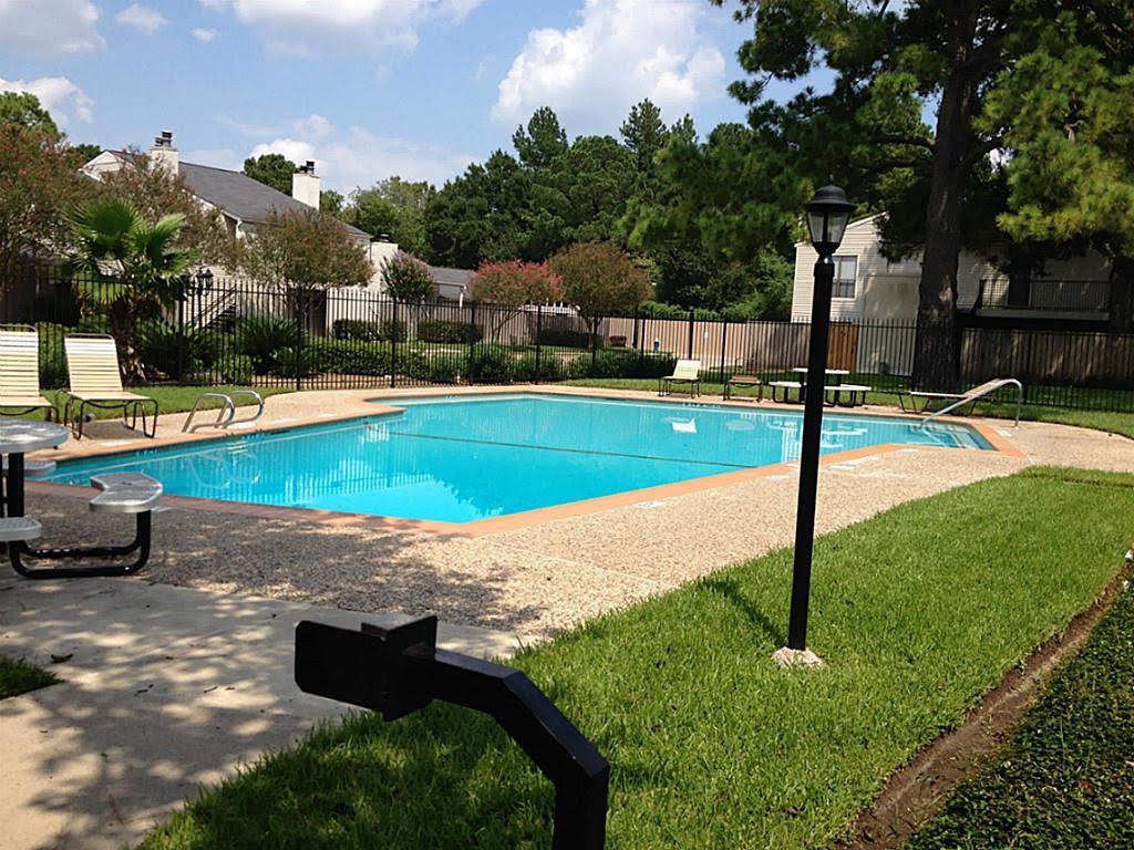 6401 Deihl Road, Unit 202 Houston, TX 77092 - Photo 17 of 22 Pool