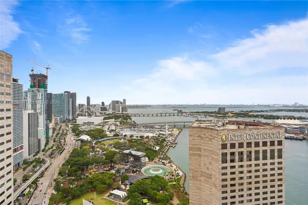$3,200 | 325 South Biscayne Boulevard, Unit 4324, Miami, FL 33131