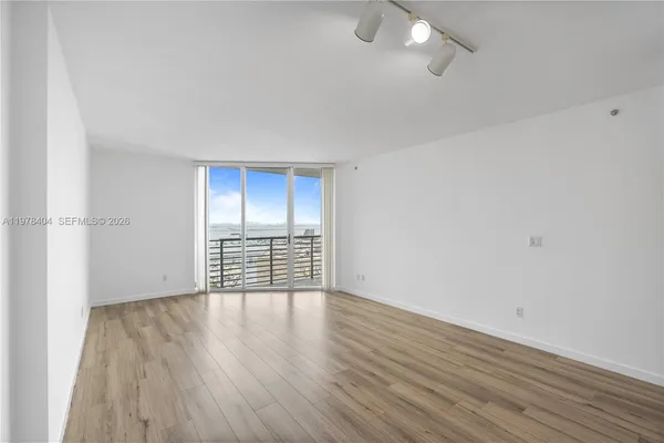 $3,200 | 325 South Biscayne Boulevard, Unit 4324, Miami, FL 33131