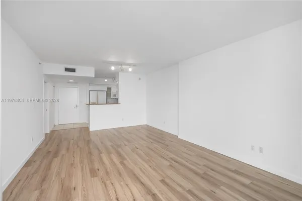 $3,200 | 325 South Biscayne Boulevard, Unit 4324, Miami, FL 33131