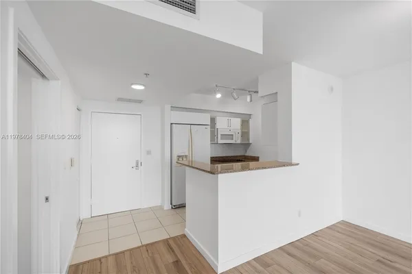 $3,200 | 325 South Biscayne Boulevard, Unit 4324, Miami, FL 33131