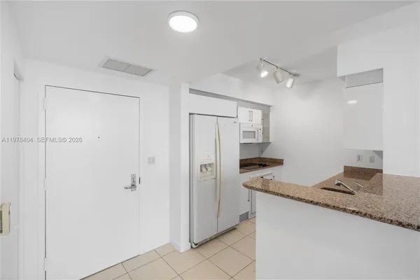 $3,200 | 325 South Biscayne Boulevard, Unit 4324, Miami, FL 33131