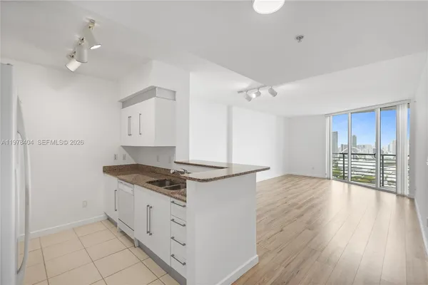 $3,200 | 325 South Biscayne Boulevard, Unit 4324, Miami, FL 33131