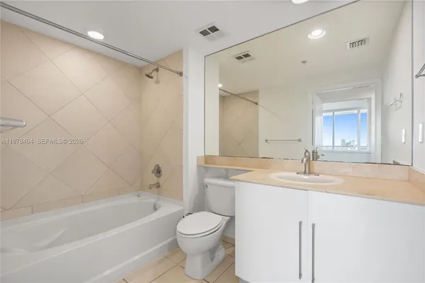 $3,200 | 325 South Biscayne Boulevard, Unit 4324, Miami, FL 33131