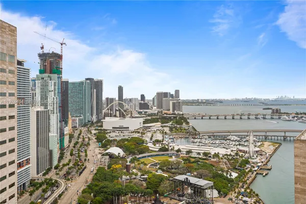 $3,200 | 325 South Biscayne Boulevard, Unit 4324, Miami, FL 33131