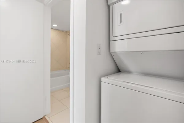 $3,200 | 325 South Biscayne Boulevard, Unit 4324, Miami, FL 33131