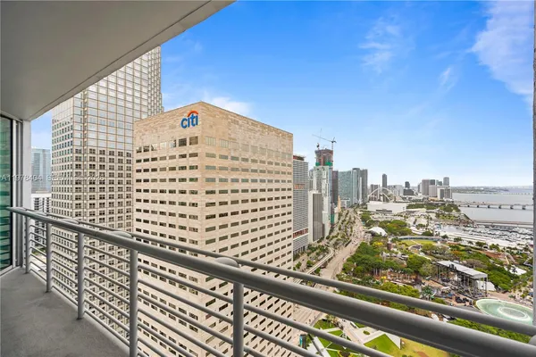 $3,200 | 325 South Biscayne Boulevard, Unit 4324, Miami, FL 33131