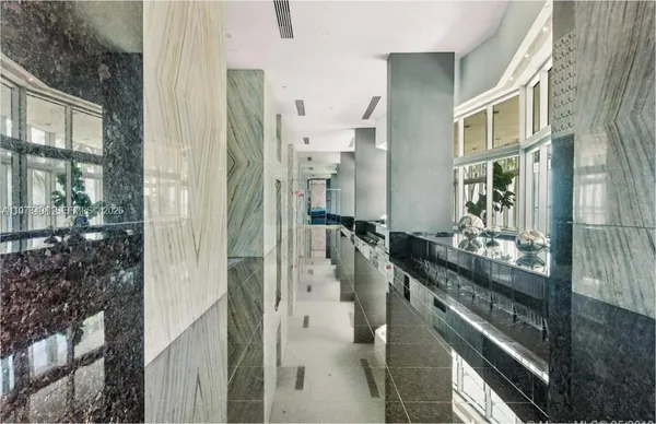 $3,200 | 325 South Biscayne Boulevard, Unit 4324, Miami, FL 33131