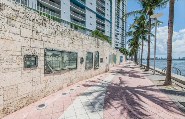 $3,200 | 325 South Biscayne Boulevard, Unit 4324, Miami, FL 33131