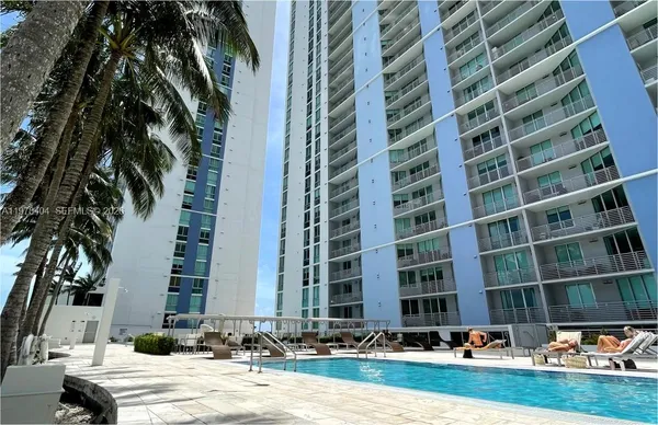 $3,200 | 325 South Biscayne Boulevard, Unit 4324, Miami, FL 33131
