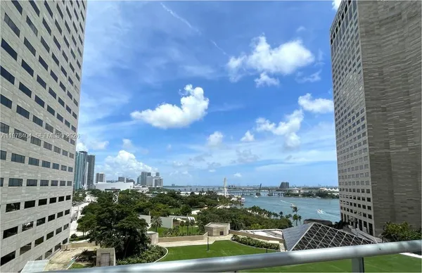 $3,200 | 325 South Biscayne Boulevard, Unit 4324, Miami, FL 33131