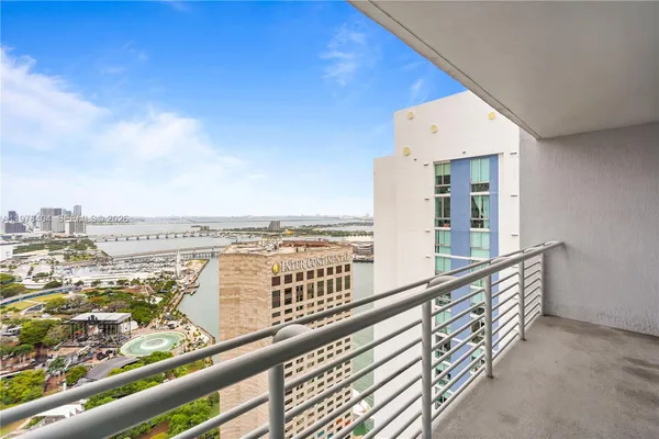 $3,200 | 325 South Biscayne Boulevard, Unit 4324, Miami, FL 33131