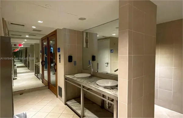 $3,200 | 325 South Biscayne Boulevard, Unit 4324, Miami, FL 33131