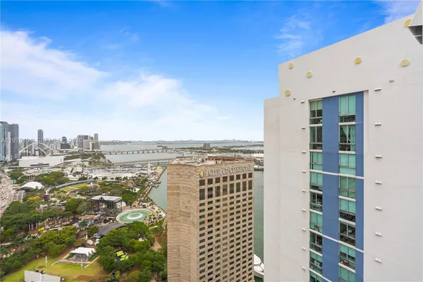 $3,200 | 325 South Biscayne Boulevard, Unit 4324, Miami, FL 33131