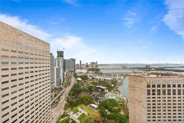 $3,200 | 325 South Biscayne Boulevard, Unit 4324, Miami, FL 33131