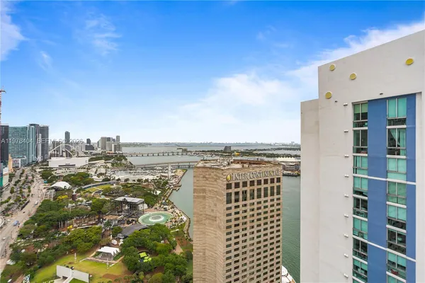 $3,200 | 325 South Biscayne Boulevard, Unit 4324, Miami, FL 33131