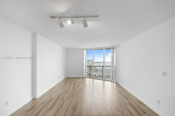 $3,200 | 325 South Biscayne Boulevard, Unit 4324, Miami, FL 33131