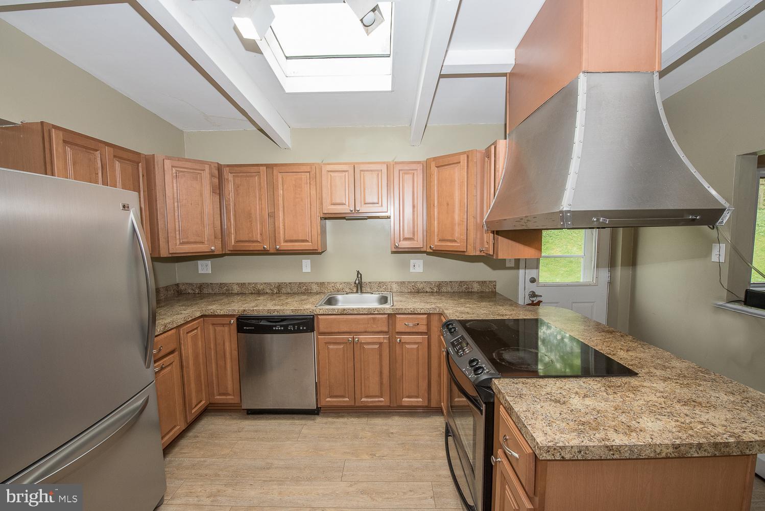 424 Fletcher Road Wayne, PA 19087 - Photo 5 of 19 Kitchen