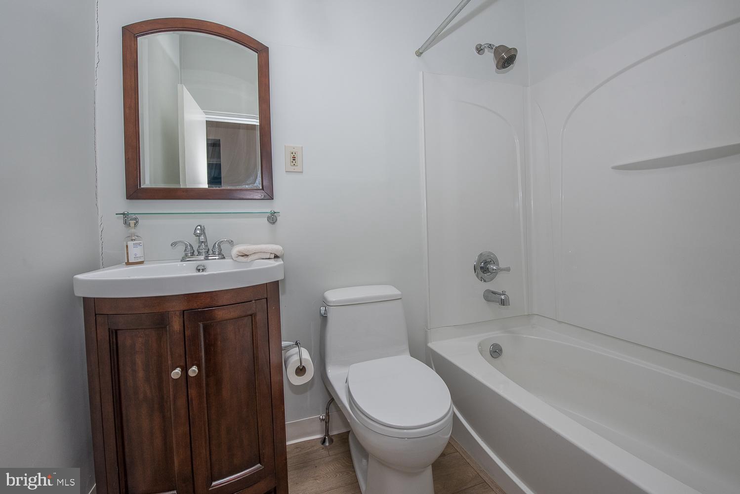 424 Fletcher Road Wayne, PA 19087 - Photo 7 of 19 Full Bathroom