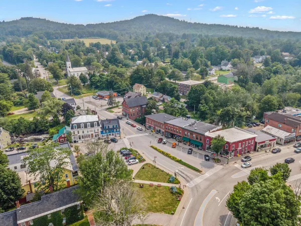 $300,000 | 35 Lakewood Pines, Unit 3, Bristol, NH 03222