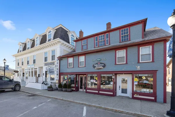 $300,000 | 35 Lakewood Pines, Unit 3, Bristol, NH 03222