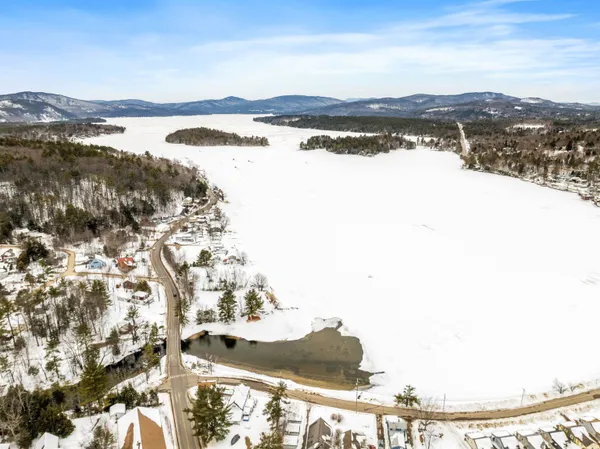 $300,000 | 35 Lakewood Pines, Unit 3, Bristol, NH 03222