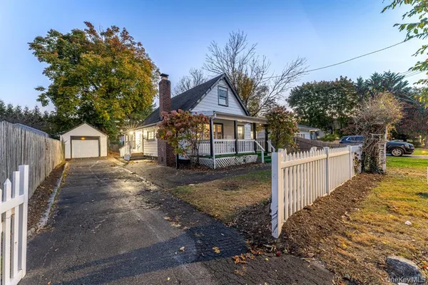 a view of a house with yard and trees