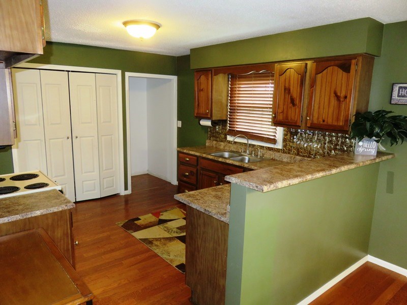 704 East Monroe Street Decatur, IN 46733 - Photo 2 of 9