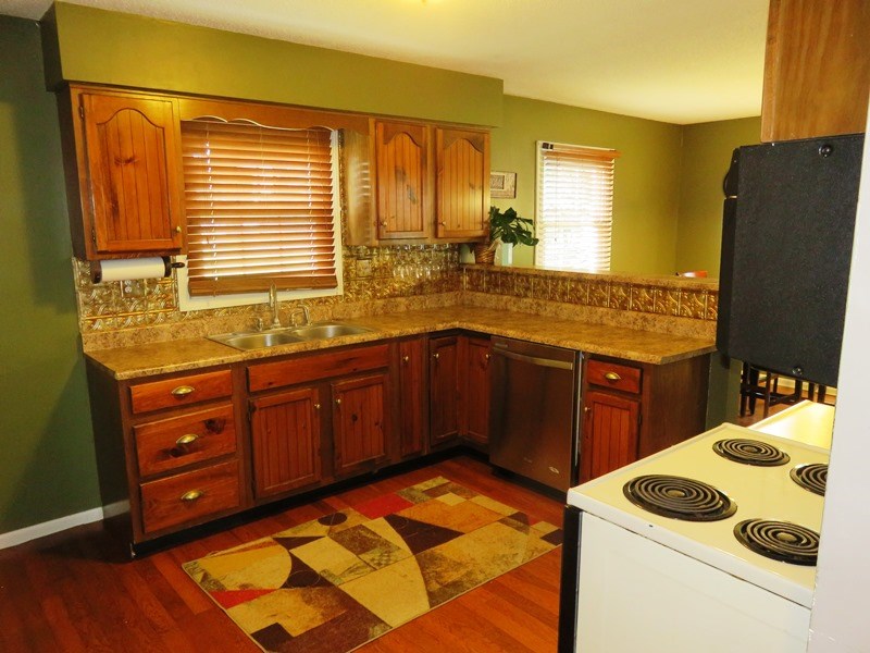 704 East Monroe Street Decatur, IN 46733 - Photo 3 of 9