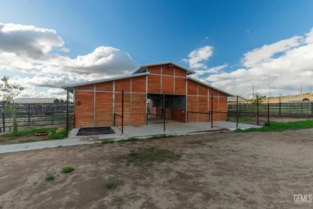 $950,000 | Undisclosed Address, Bakersfield, CA 93308