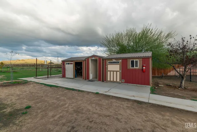 $950,000 | Undisclosed Address, Bakersfield, CA 93308