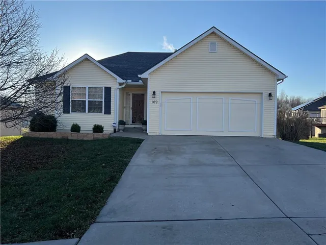 $350,000 | 109 Northwest 90th Place, Kansas City, MO 64155