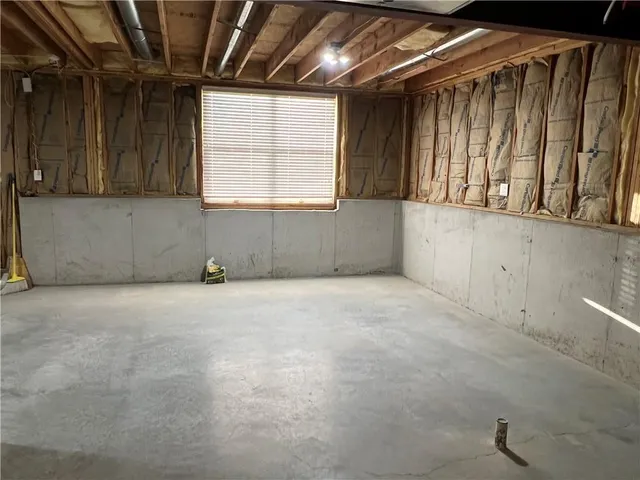 $350,000 | 109 Northwest 90th Place, Kansas City, MO 64155