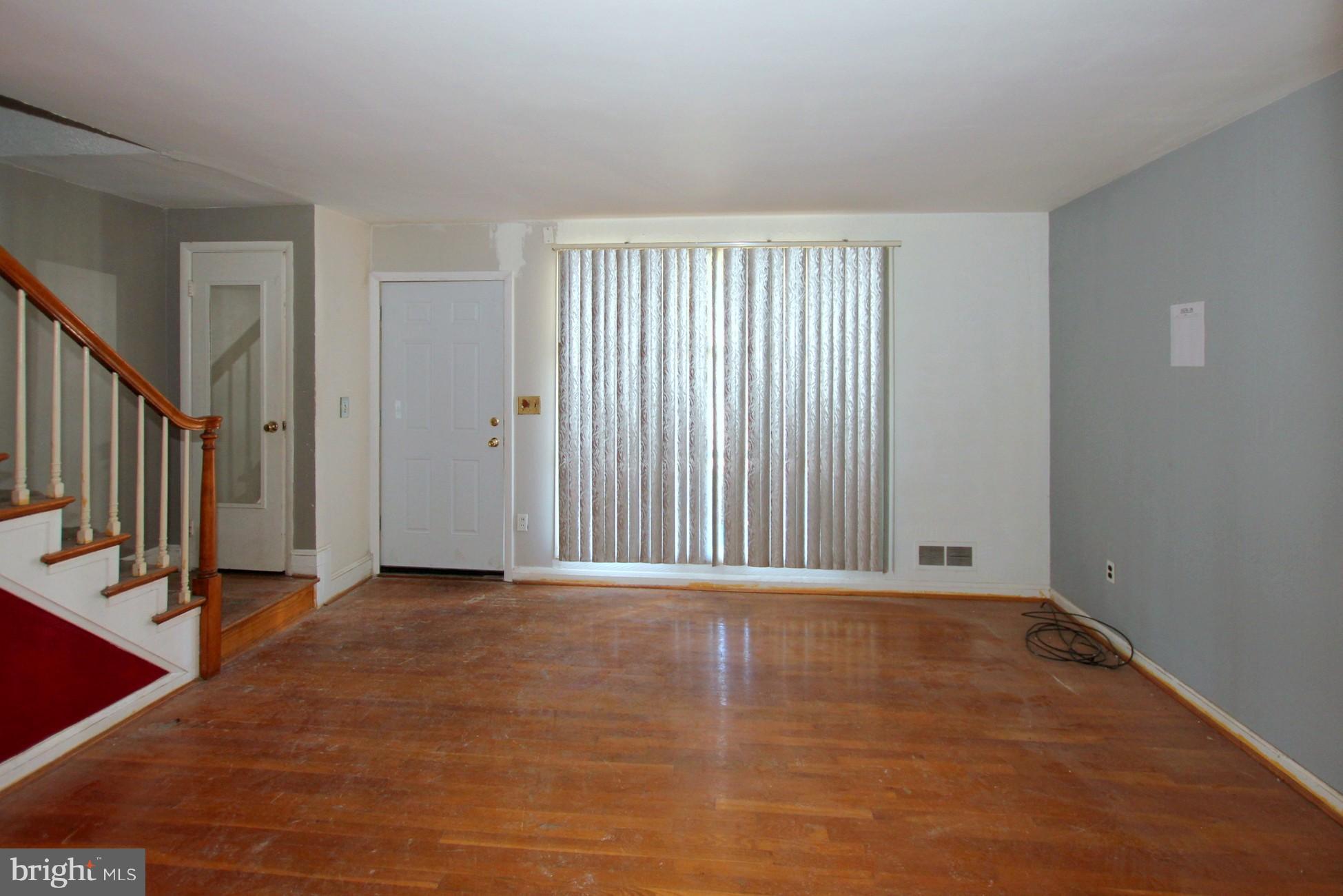 6145 Marlora Road Baltimore, MD 21239 - Photo 2 of 20 Living room