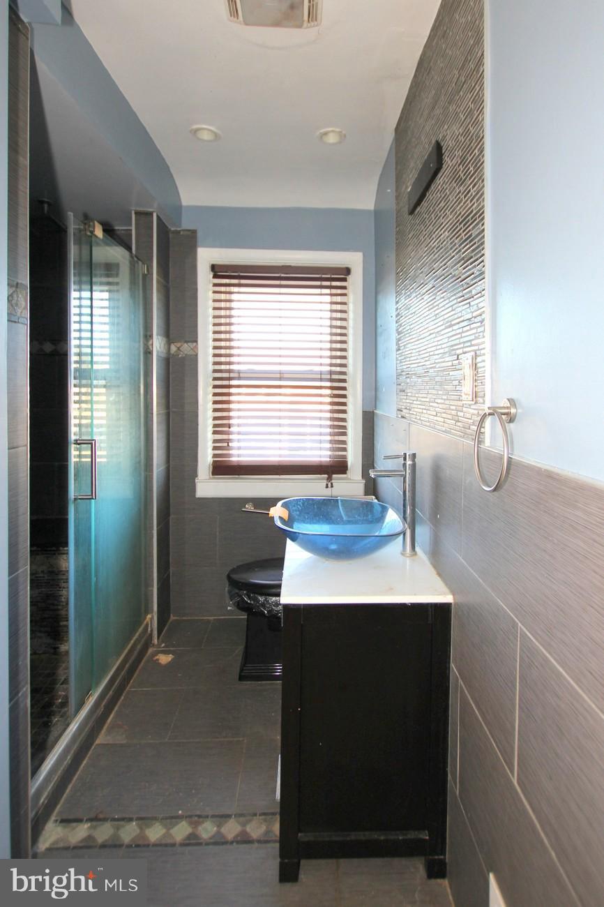 6145 Marlora Road Baltimore, MD 21239 - Photo 12 of 20 Bathroom