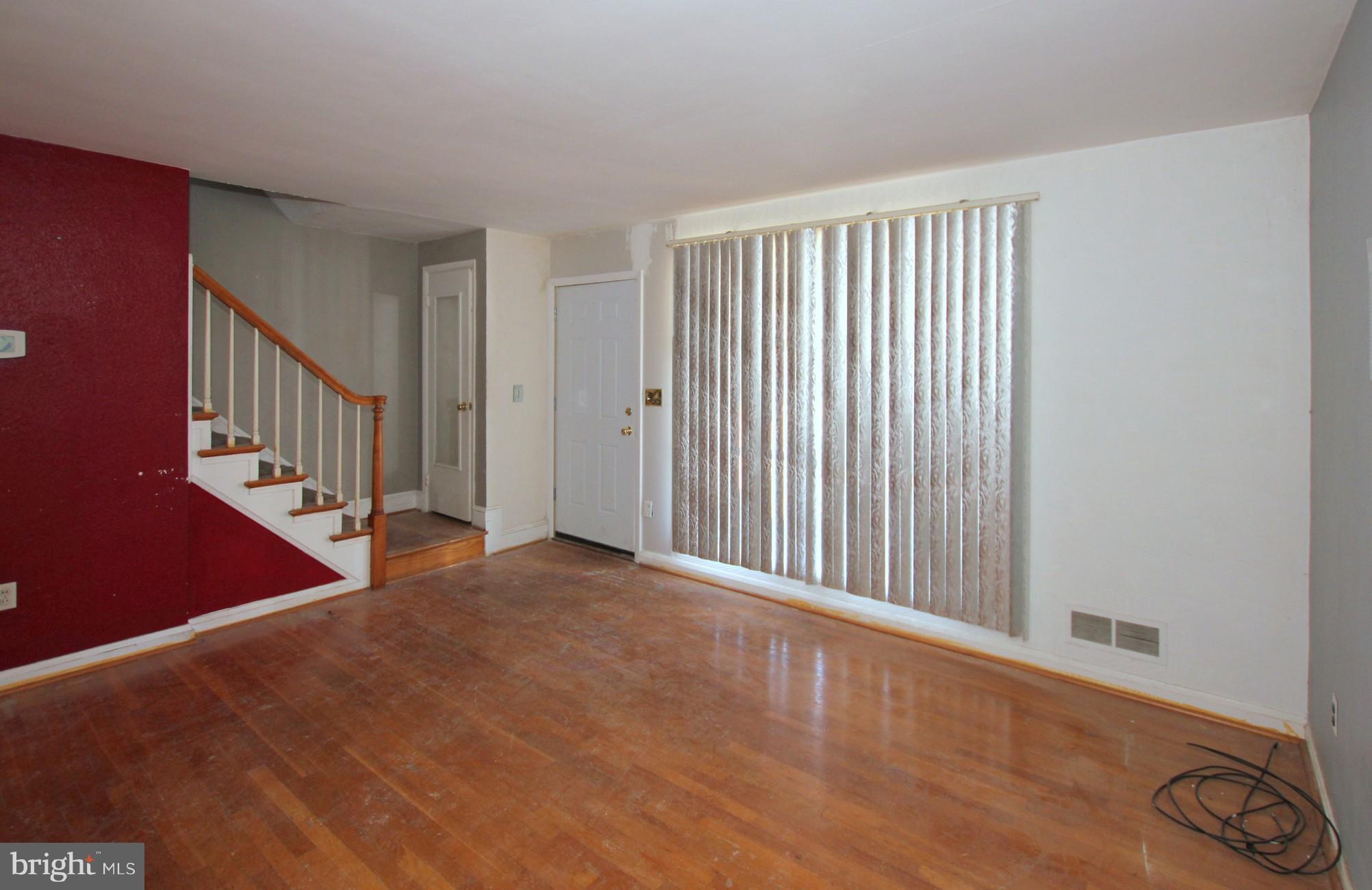 6145 Marlora Road Baltimore, MD 21239 - Photo 3 of 20 Living room