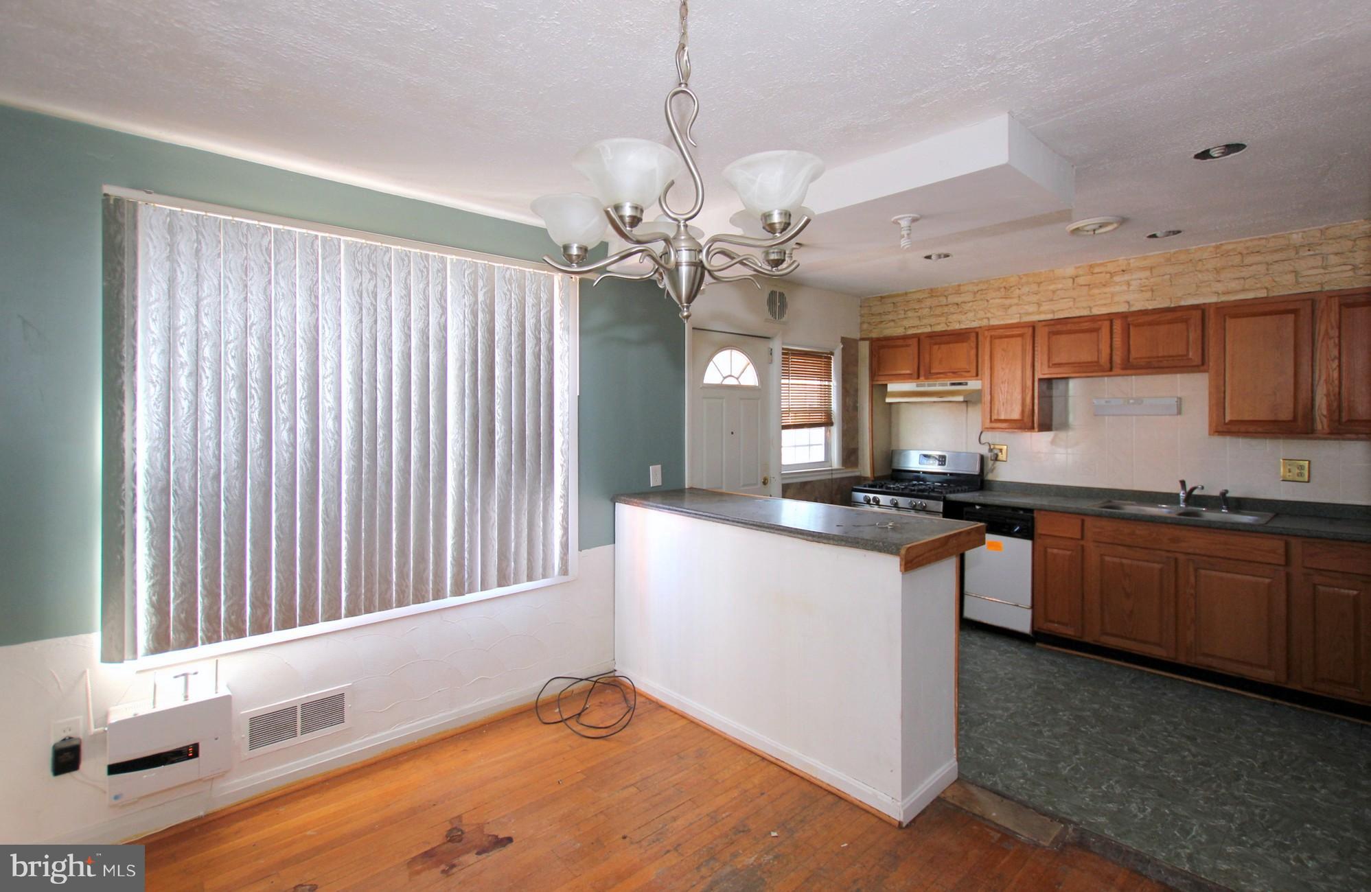 6145 Marlora Road Baltimore, MD 21239 - Photo 7 of 20 Dining area/Kitchen