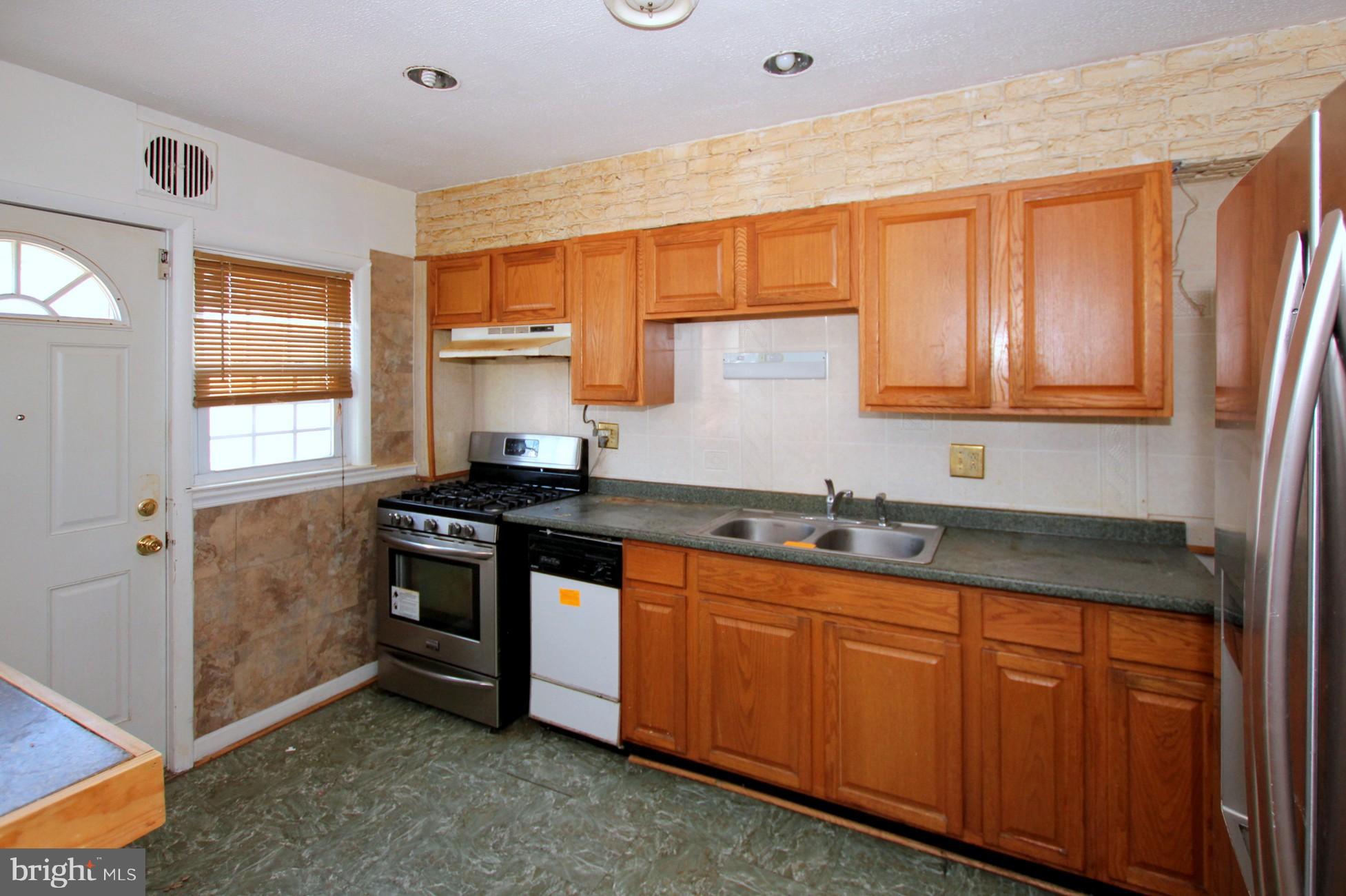 6145 Marlora Road Baltimore, MD 21239 - Photo 9 of 20 Kitchen