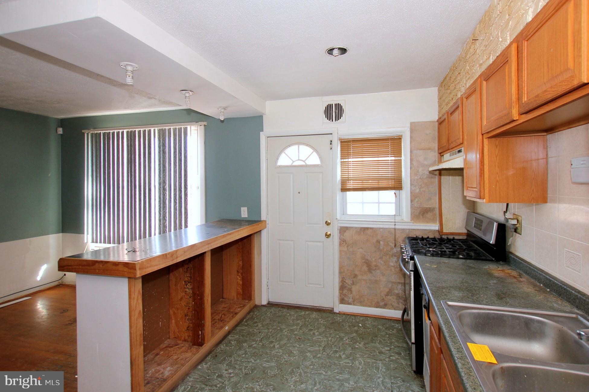 6145 Marlora Road Baltimore, MD 21239 - Photo 10 of 20 Kitchen