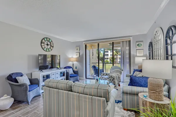 $2,900 | 400 Uno Lago Drive, Unit 204, Juno Beach, FL 33408
