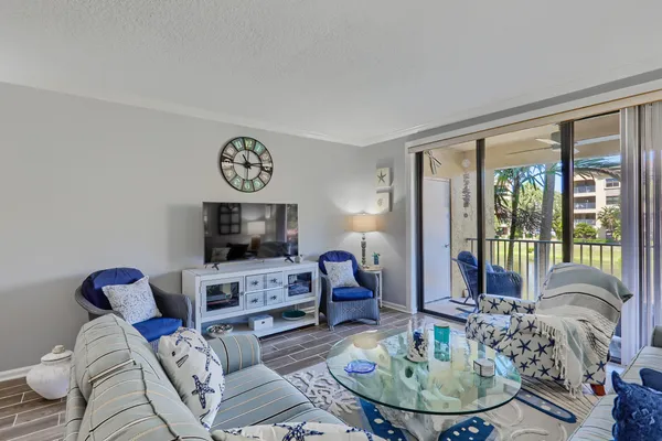 $2,900 | 400 Uno Lago Drive, Unit 204, Juno Beach, FL 33408