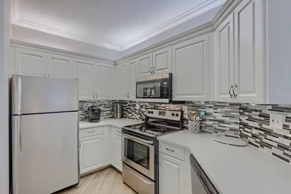 $2,900 | 400 Uno Lago Drive, Unit 204, Juno Beach, FL 33408