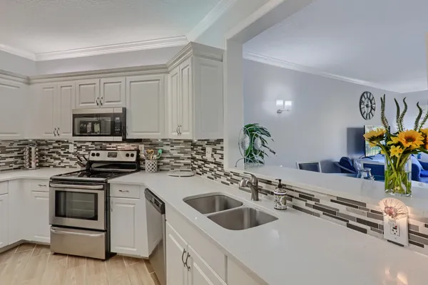 $2,900 | 400 Uno Lago Drive, Unit 204, Juno Beach, FL 33408