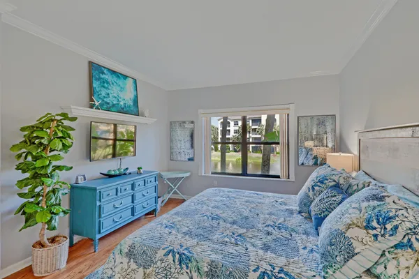 $2,900 | 400 Uno Lago Drive, Unit 204, Juno Beach, FL 33408