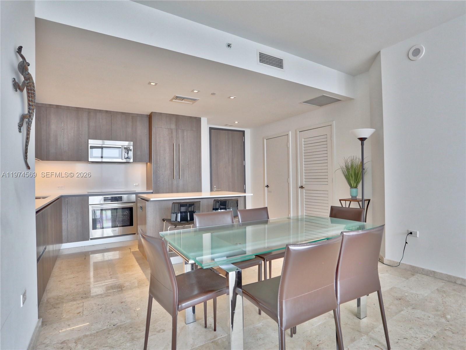 88 Southwest 7th Street, Unit 3805 Miami, FL 33130 - Photo 2 of 15