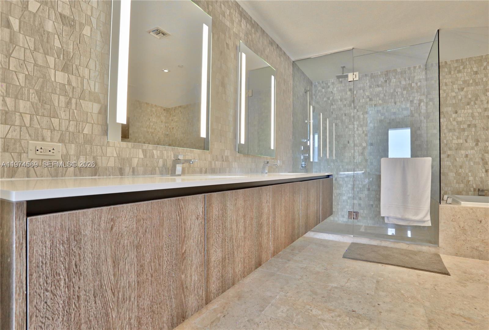 88 Southwest 7th Street, Unit 3805 Miami, FL 33130 - Photo 4 of 15