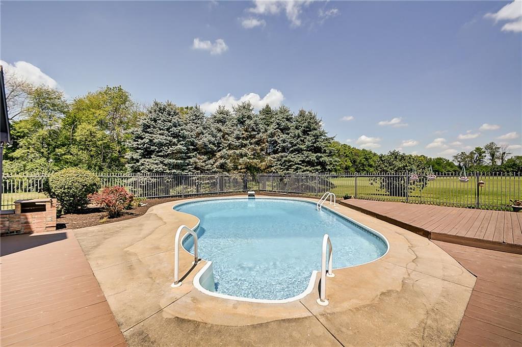 9860 South McGregor Road Indianapolis, IN 46259 - Photo 3 of 24 Gallery Image 3