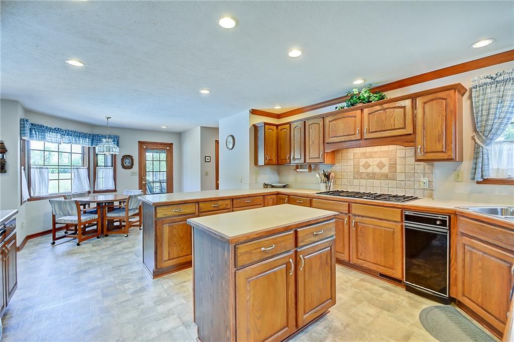 9860 South McGregor Road Indianapolis, IN 46259 - Photo 4 of 24 Gallery Image 4