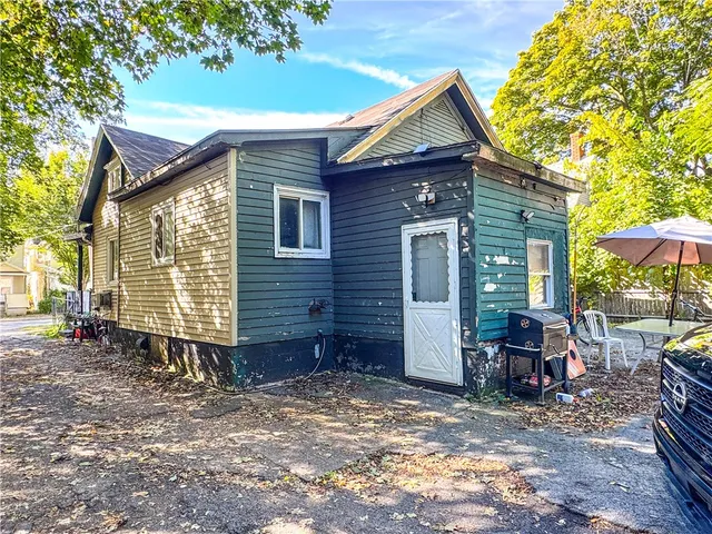 $74,900 | 706 Smith Street, Rochester, NY 14606