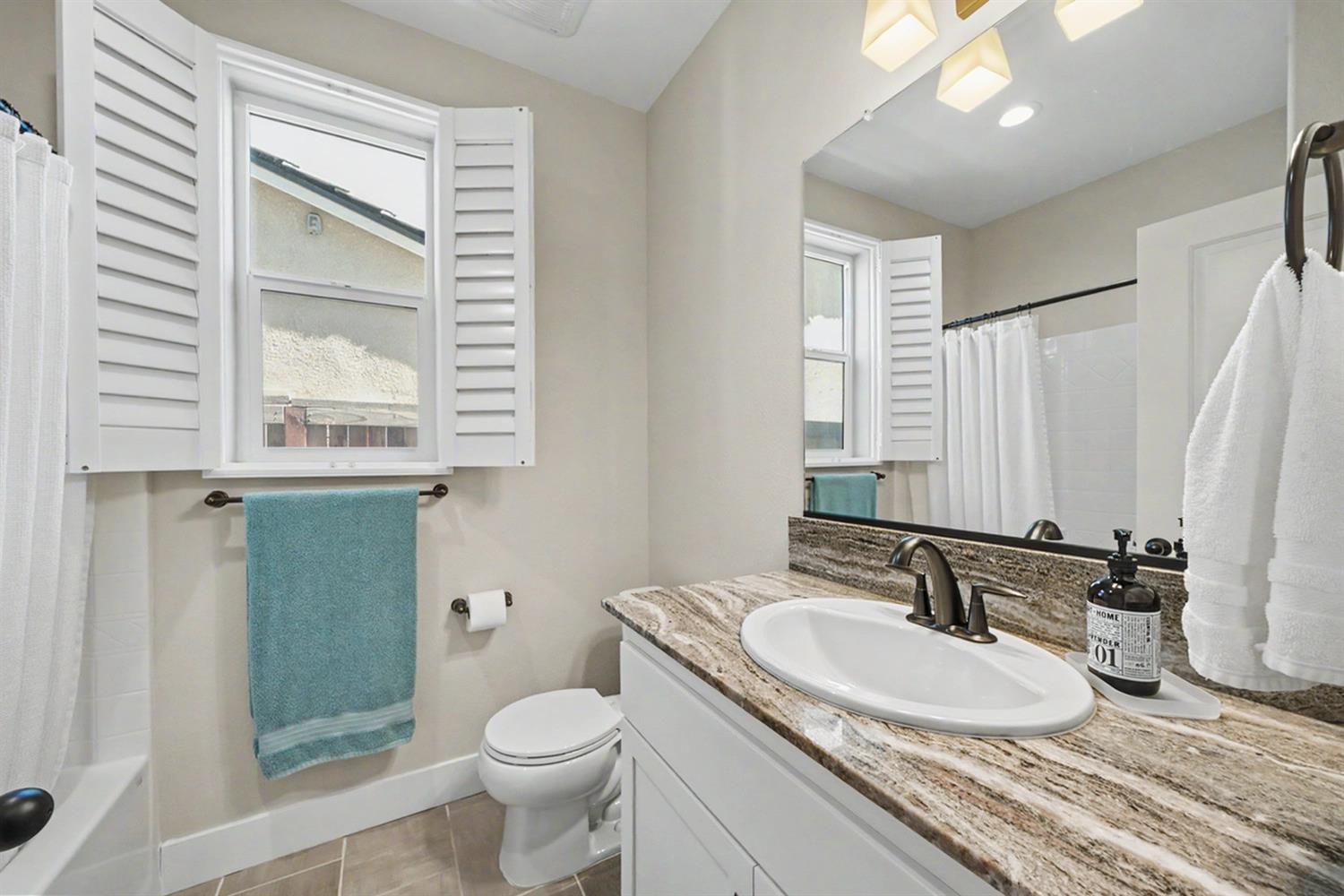 4682 Loftwood Road Madera, CA 93636 - Photo 4 of 44